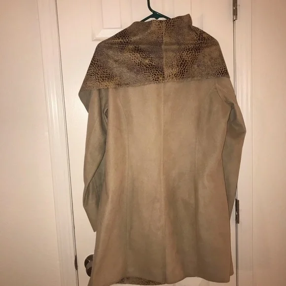 Rachel Zoe snake print / tan faux suede reversible jacket. Size small GUC - Picture 6 of 8